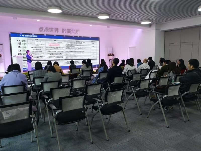 中弘传智深圳税务团队“税收优惠政策及最新个人所得税解读研讨会”02.jpg